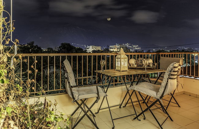 Amalia's Serendipity - City Lights & Mountain Vistas - Foto 1