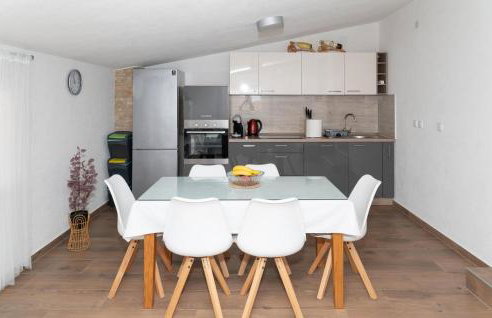 5 Bedroom Amazing Home In Bogatic - Foto 14