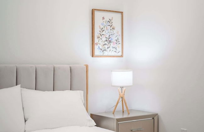 Not Affected by the Fire/modern Spacious Home With Parking & Fully Equipped Kitchen #3 - Foto 17