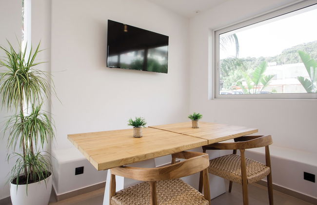 Stay Helios - Aparts & Pool Suites - Photo 3