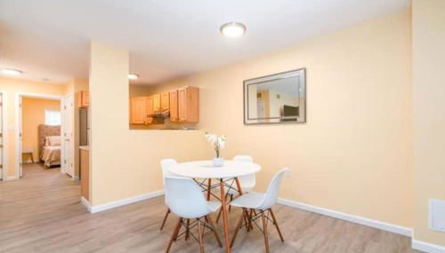 Gorgeous Waterfront 2 Bedroom 1 Bath Modern Home. - Foto 4