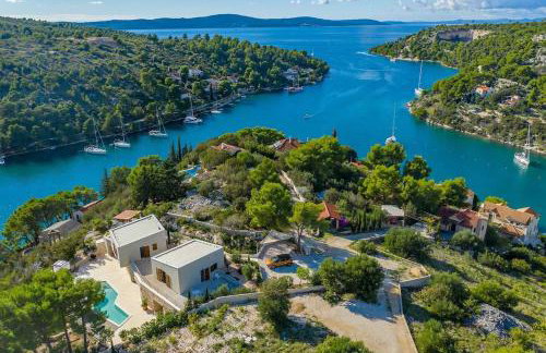 NEW Villa Pine Haven , Private Heated Pool Sleeps 8, Tranquil Retreat - Foto 1