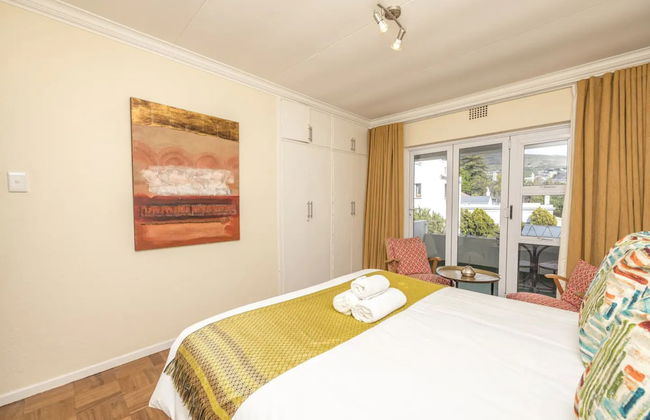 Vibrant and Safe 2 Bedroom Apartment - Photo 3