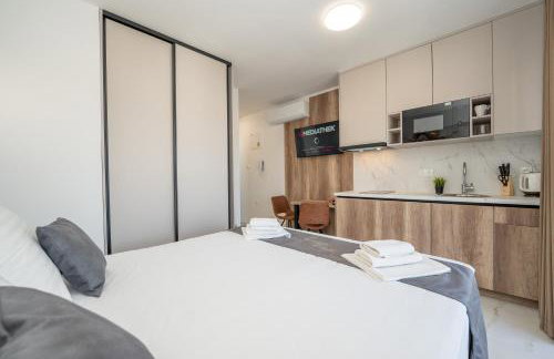 Poolside Hideout Apartments - Photo 116