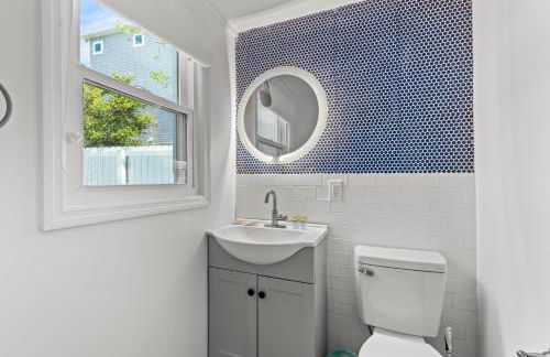 Sunshine House #2-Selfie-Friendly - Steps to Beach - Foto 68