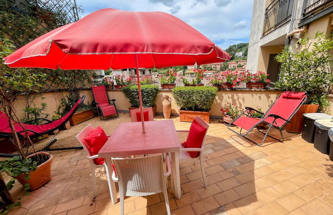 Central Spoleto Apartment With Large Sunny Terrace With Views - Photo 48