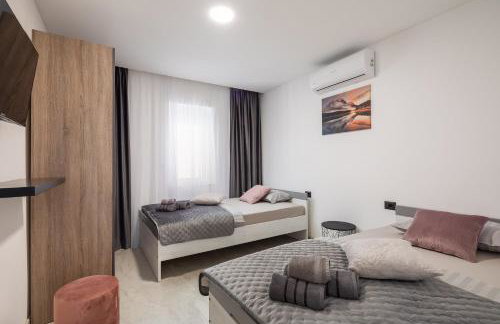 Luxury Apartment Lorena - Private Heated Pool - - Photo 38