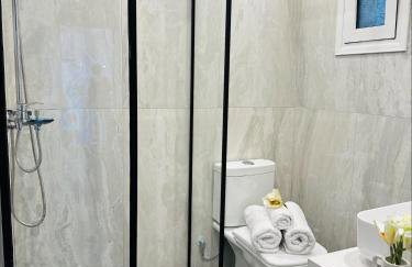 Flev's House with Jacuzzi & Rooftop BBQ - Photo 9