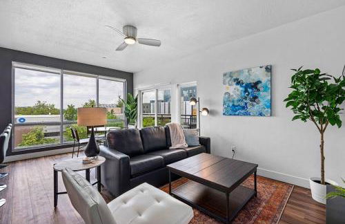 Gorgeous Central City 2BD 2BA - Foto 1