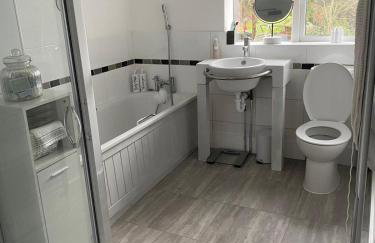 Large 6BR Home Sleeps 12 Free Parking & WiFi - Foto 26