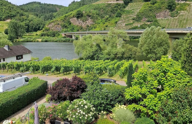 Garden Retreat With Pond View - Photo 28