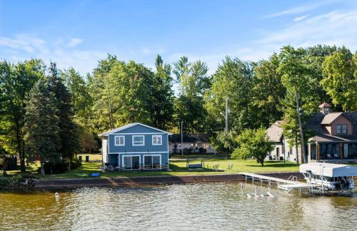 Lakefront - Spacious Family Getaway with Dock! - Foto 41