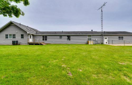 The Country House - Kalkaska Retreat with Fire Pit - Foto 32