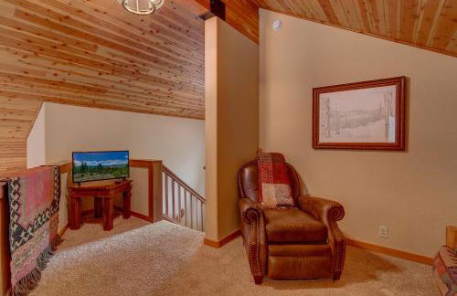 High Country Lodge by Tahoe Getaways - Tahoe Donner 4BR w Hot Tub, Air Conditioning, EV, HOA, Shuffleboard and Horse Shoe Pit - Foto 19