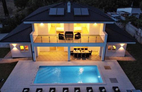 New Villa with Pool - Foto 30