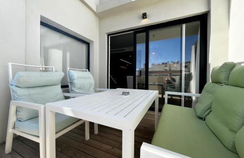 Premium Penthouse Seasonal Rental - Photo 11