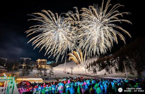 Prestigious Chalet with Pool & Hot tub, Mountain Views for 19 Guests - Foto 40