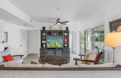 Oceanside Manor- Expansive Waterfront Pool Home, 30' Dock - Foto 10