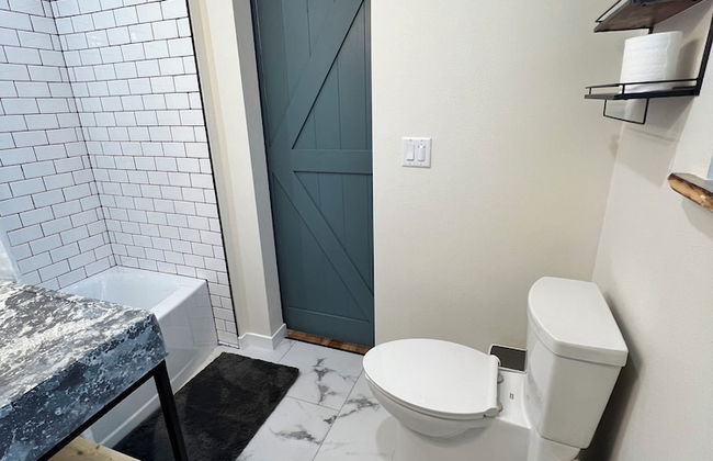 Dollhouse Downtown - Photo 34