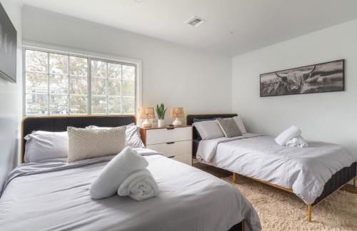 Angel&Rose Universal Hollywood Heated Pool House King Bed - Foto 26