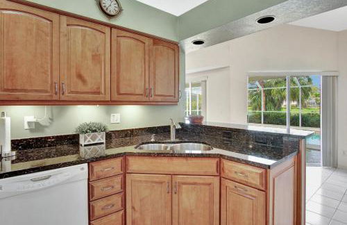 SUPERB VILLA WITH PRIVATE POOL IN NAPLES - Photo 16