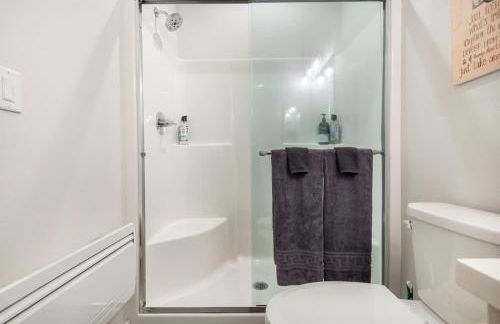 Walkable Apt Next to Restaurants, Bars, and Shops! - Foto 18