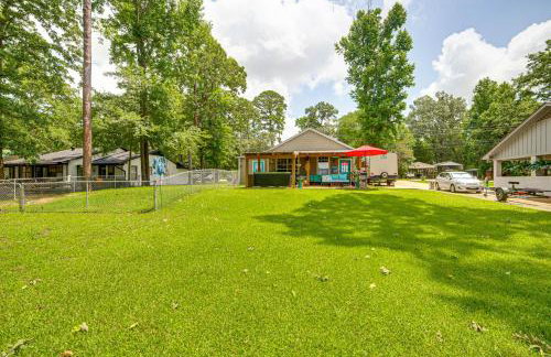 Pet-Friendly Lakefront Getaway with Hot Tub! - Foto 24