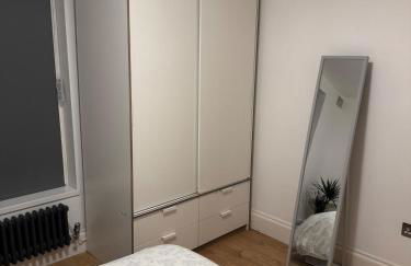 The Nest - 2 Minutes walk to East Croydon Station - Foto 5