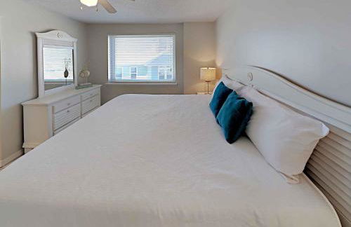 Royal Palms by Southern Vacation Rentals - Photo 16