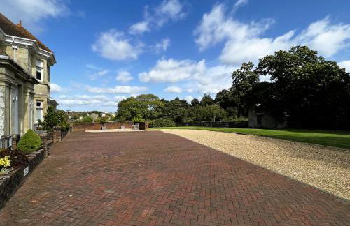 2 Shanklin Manor - Ground Floor apartment overlooking Park in Shanklin Old Village - Photo 43