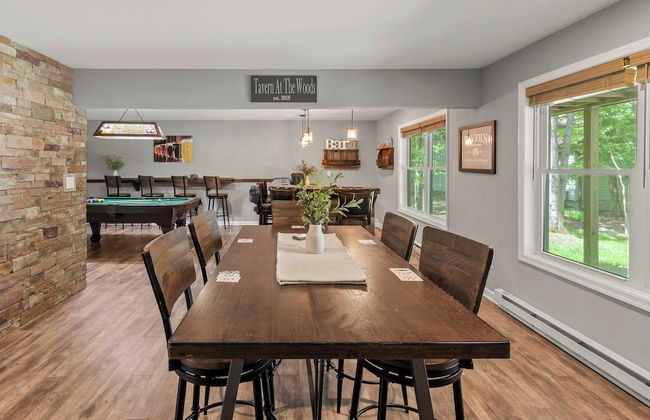 Tavern at the Woods by Avantstay Lakefront Views, Hot Tub, Firepit, Game Room - Foto 16