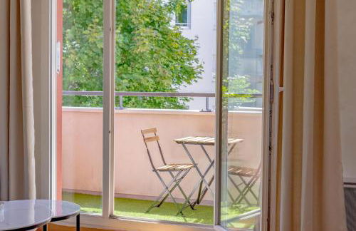 Séjour Cosy - 5 min Aéroport Orly - Parking Privée & Terrasse - Foto 9