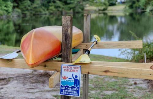Labrador Lake with FirePit and Billiards - Foto 9