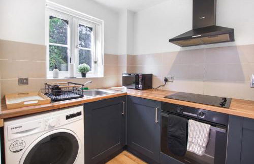 Modern and Comfortable 2-Bedroom Apartment with Private Parking - Foto 16