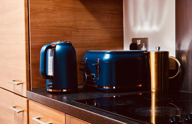 Deluxe City Centre Apt Balcony & View & Free Parking - Photo 22