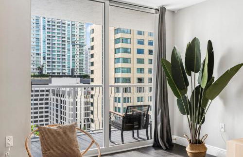 Luxurious 3BR Condo with Pool in Brickell - Foto 60