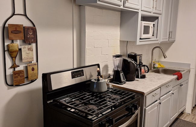 DOWNTOWN AT CUTE AND COZY - Photo 2