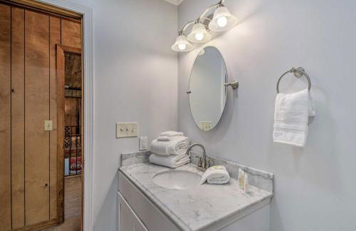 Waterfront Retreat, Near Fishing and Boating! - Foto 22