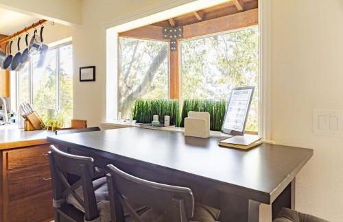 Modern 2 BR 2BA Biz Friendly Duplex with Fast Wi-Fi and Workspaces - Foto 7