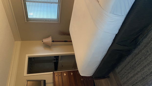 Newly Renovated 102 2BD Condo with Riverview Balcony by RedAwning - Foto 3, Habitación