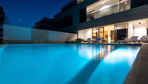 Villa Adria View Exklusive Villa am Meer mit Pool und BBQ für 8 Personen - Foto 2, sunbed