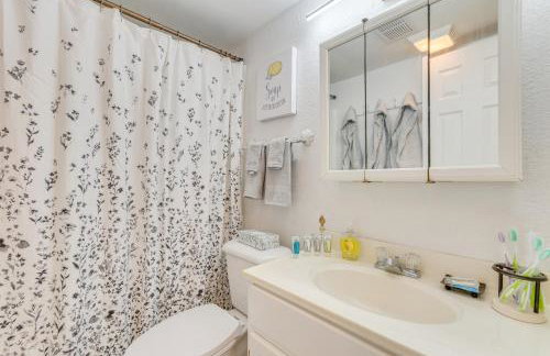 Waterfront Community w/ Perks: Mary Esther Condo - Foto 18