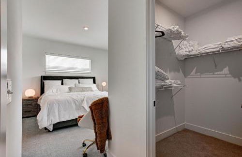 Downtown 1 mi Sleeps 6 wRooftop 3BR 4BED New built Modern Stylish Luxury - Foto 37