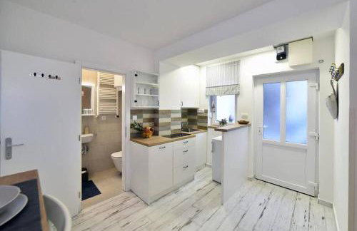 Petit Main Square - Photo 8