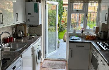 Beautiful Modern Cottage in Beaconsfield 3 bed - Foto 11