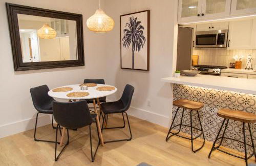 Luxury 2BR Steps to Beach & Pier with AC plus Garage Parking - Foto 20