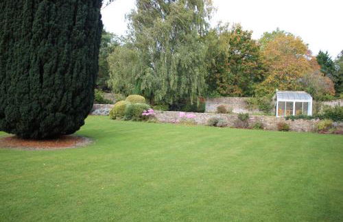 Charney Manor - Photo 36