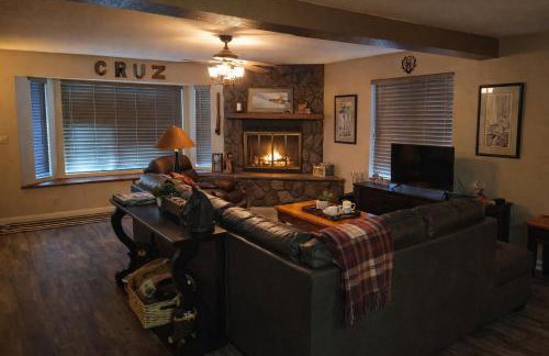 2BR Gated Escape With A Pool And Walk to Dining and Trails - Foto 6