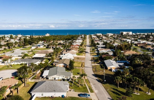 Amazing Pet Friendly 3 Bed House - Heated Pool 3 Bedroom Home by RedAwning - Foto 40