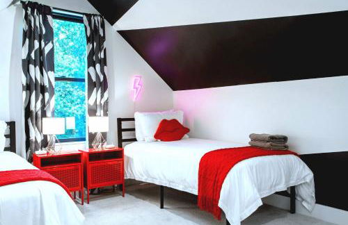 Queens Gambit - 7 Minutes from Downtown - Sleeps 16 - Foto 37